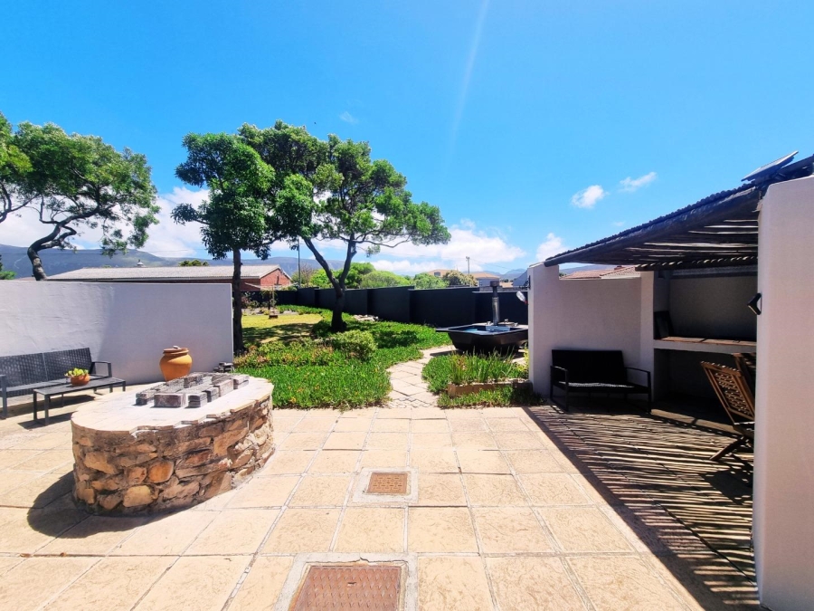 To Let 3 Bedroom Property for Rent in Sandbaai Western Cape